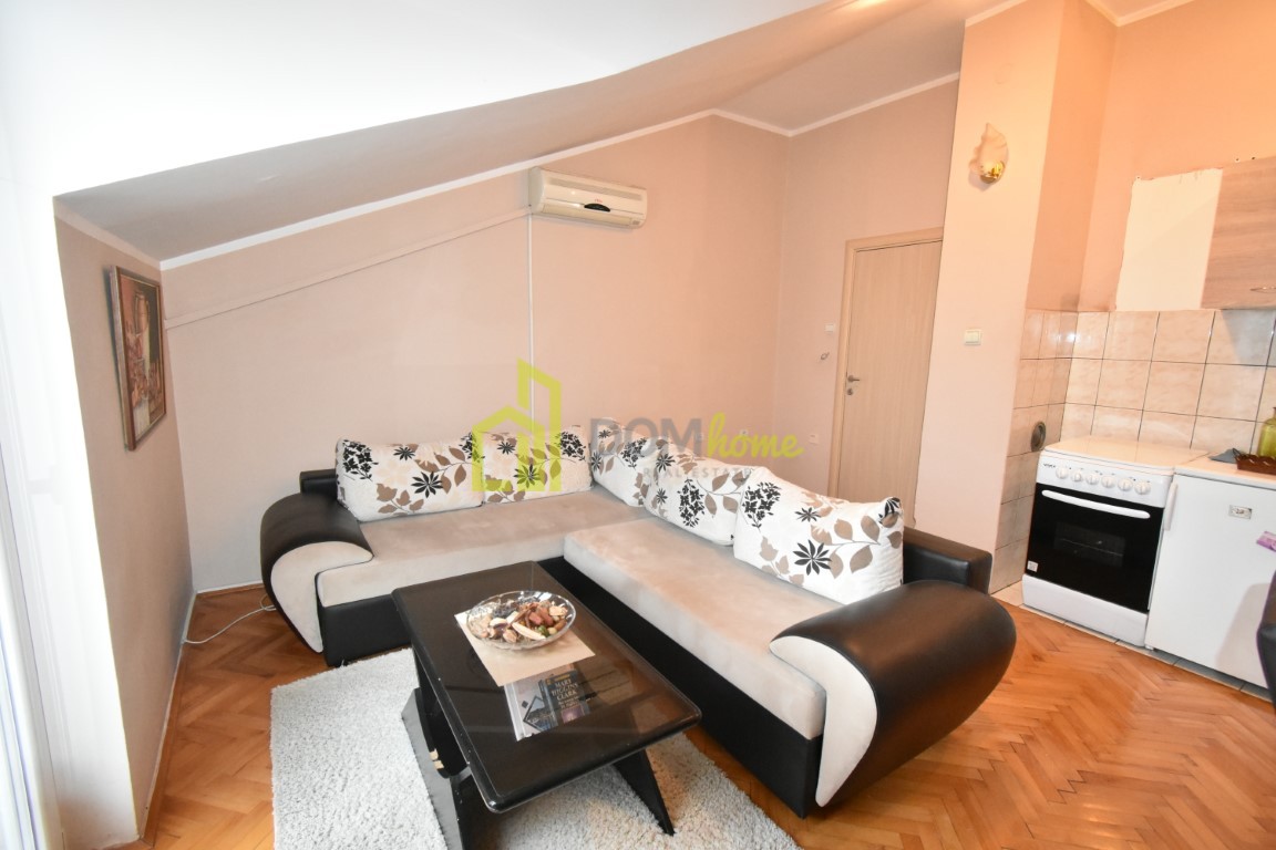 Garsonjera 37m2, Malo brdo